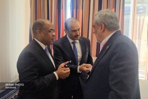 حمید بورد، سرپرست وزارت نفت ایران، امروز دوشنبه چهارم آبان‌ماه ۱۴۰۲ در حاشیه برگزاری بیست و هشتمین نشست وزارتی مجمع کشورهای صادرکننده گاز (GECF) در مسکو، با چندین مقام ارشد انرژی ا