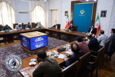 مسعود پزشکیان در نشست با اعضای مجمع نمایندگان ملت بر ضرورت صرفه‌جویی و مدیریت مصرف انرژی تأکید کرد و افزود: درآمد حاصل از این مسیر می‌تواند مستقیماً در بهبود معیشت مردم هزینه شود.