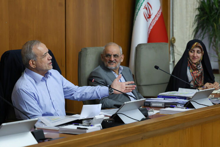 **نشست هفتگی هیئت دولت با ریاست پزشکیان برگزار شد**