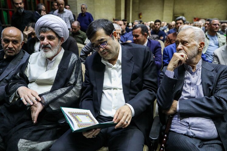 **رئیس‌جمهور در مراسم ختم خواهر وزیر امور خارجه شرکت کرد**